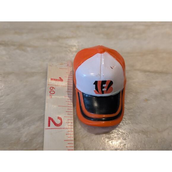 Lot of 13 2009 NFL 2" Plastic Gumball Vending Machine Mini Caps Hats - Picture 5 of 7